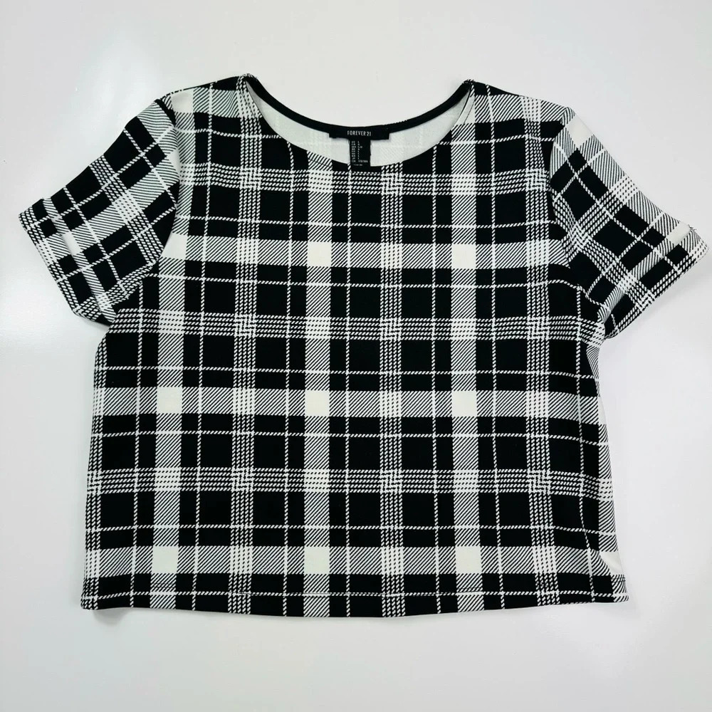 Forever 21 Black And White Crop Top‎ Size Large